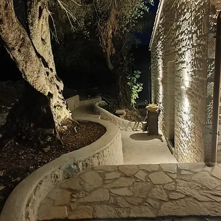 Nyaraló Chrisanthi's