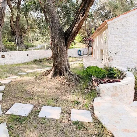 Feriehus Chrisanthi's *